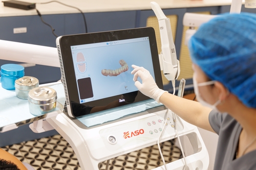 Scan dấu răng bằng công nghệ iTero Lumina