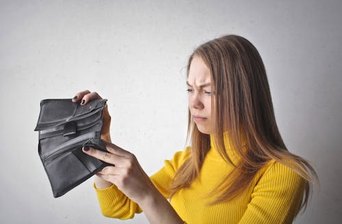 Lo lắng chi phí niềng răng